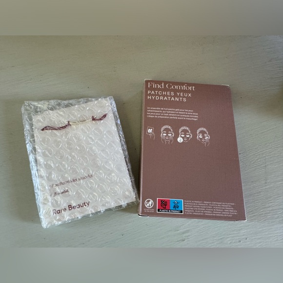 NWT Rare Beauty Find Comfort Hydrating Under Eye Patches + Bracelet